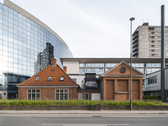 Vidt forskellige bygninger på OUH