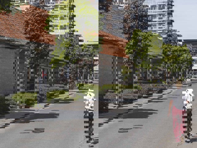 Gadebillede med kvinde - OUH i Odense